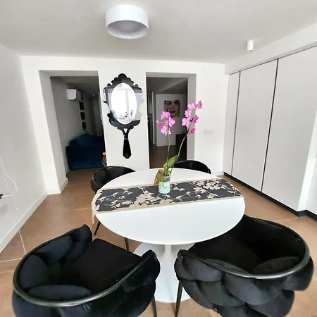 Depandance Alys Con Jacuzzi Quartu Se Bestvacationever Feriehus Capitana